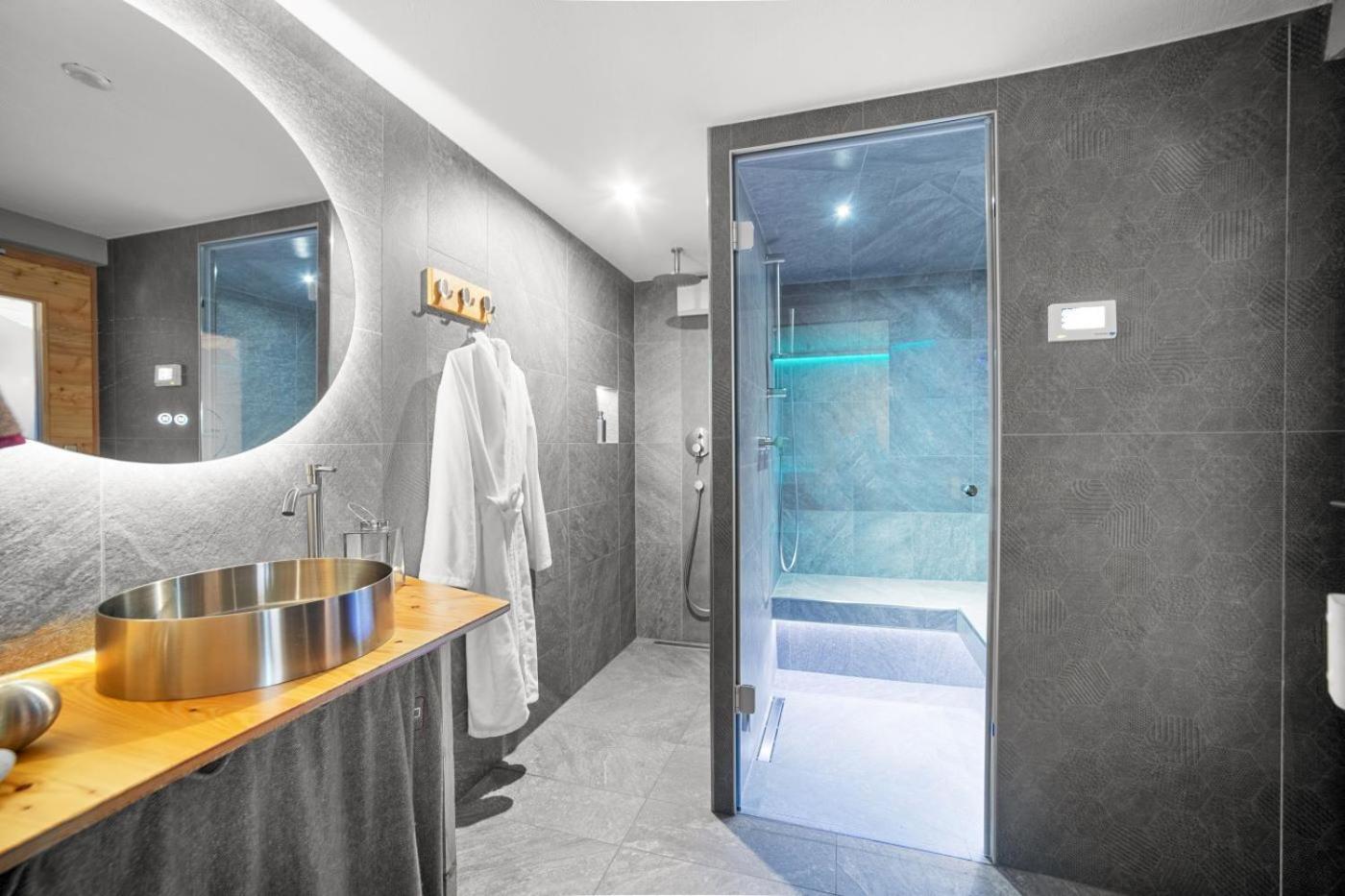 Chalet Diognysos B&B, Boutique Hotel & Wellness Crans-Montana Exteriör bild